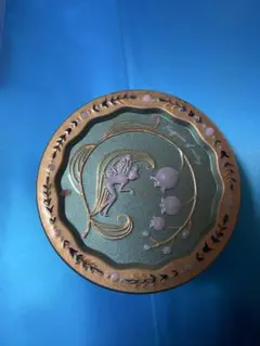ティンカーベルデザインの金属製小物入れ