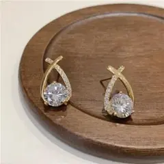 在庫限り♡　ピアス　クロス　上品　かわいい　ゴールド　ラインストーン　S925