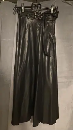 黒レザー ロングスカート ベルト付き