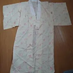 薄いクリーム色の花柄長襦袢