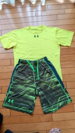 Under Armour 蛍光イエロー Tシャツと迷彩ハーフパンツセット