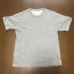 グレー Tシャツ ロゴ入り