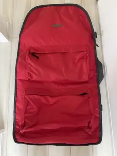 赤いリュック型ボディボードハードケース