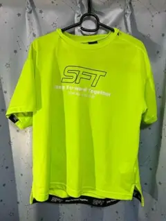 SFTロゴ入り蛍光イエローTシャツ（ストライプデザインのテープ付き）
