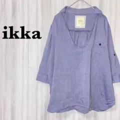 【イッカ】 ブラウス ロールアップボタン付き 青 胸元スキッパー風