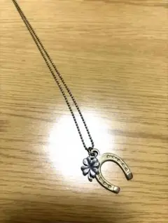 馬蹄とクローバーのネックレス　アクセサリー