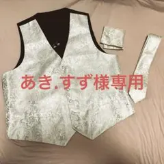 【ベスト、ハンカチ、カフス、ネクタイセット】