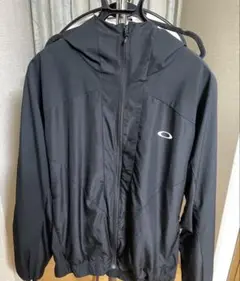 Oakley ブラック ウィンドブレーカー