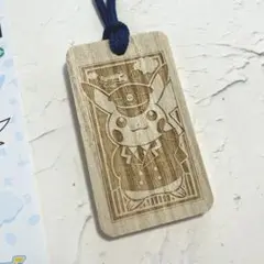 ピカチュウ ANAポケモンエアーアドベンチャーズ 木彫 ストラップ キーホルダー