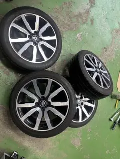 【中古】ルノー　トゥインゴ3 純正タイヤホイールセット純正限定センターキャップ付 中古】ルノー トゥインゴ3 純正タイヤホイールセット純正限定