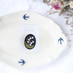 すずらん　刺繍ブローチ　ハンドメイド