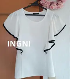 INGNI 美品 フリル付きホワイト半袖トップス