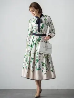 ビアッジョブルー　カメリアプリントワンピース　　佳子さま　新品未使用