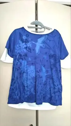 花と鳥のプリント青Tシャツ