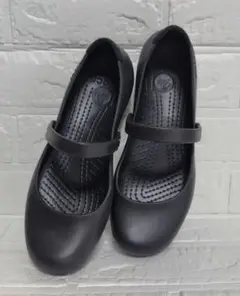 【廃盤品】 crocs アリスワーク パンプス w8 ブラック 黒 ストラップ 完売品 廃盤 クロックス サイプラス ブラック W8 24-24.5cm 黒