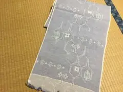 薄い青色の絹着物反物
