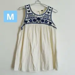 ✳️夏(サマー)✳️ タンクトップ　刺繍　ブラウス　ノースリーブ　オフホワイト　M