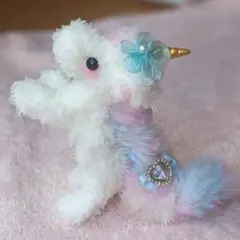 ゆめかわ虹色モール　金色の角のユニコーン　モール人形　モールアート　キーホルダー
