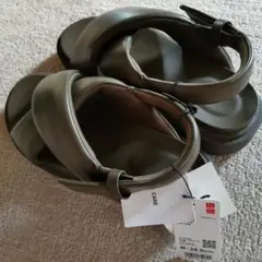 新品　UNIQLO　クロスストラップサンダル