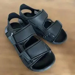 adidas 黒 サンダル ベルクロストラップ
