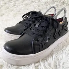 BLUE LABEL CRESTBRIDGE スニーカー　花　黒　ノバチェック