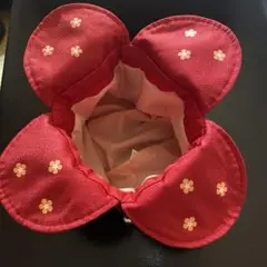 赤い花形巾着袋 ウサギ刺繍付き