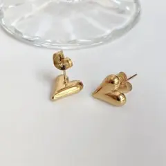 P59 ハートピアス　サージカルステンレス