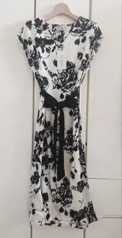 【新品】ラ・モード 花柄ウエストリボン付きドレス