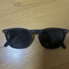 黒いスクエアサングラス