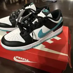 [ナイキ] DUNK LOW RETRO ホワイト/ブラック/ライトブルー