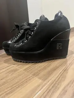 ルコライン ヒールスニーカー Rロゴ付き