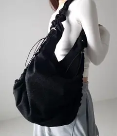 ドローストリングラメシャーリングショルダーバッグ　2WAY