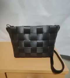 ブラック編みショルダーバッグ