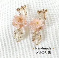 636.お花イヤリング✾匿名配送✾送料込み✾揺れるベージュフラワーアンティーク調