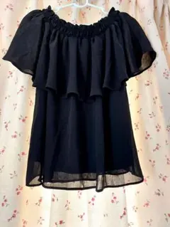 連休sale✨リエンダ　ブラックオフショルダー フリルトップス