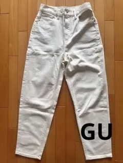 GU ホワイト ストレートデニム Sサイズ