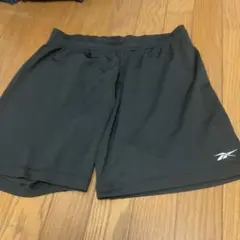 Reebok ブラック ショートパンツ