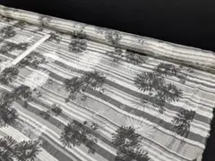 Floness変わり透かしボーダー・モノトーン花柄　柄幅１１０ｃｍ×１００ｃｍ長