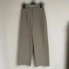 〈8/31まで〉ベージュ タック入り ワイドパンツ（エニィファム）