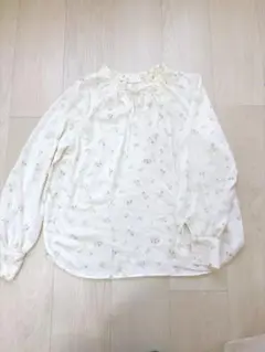 花柄シャツ