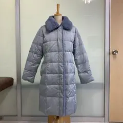 ブルーグレーのダウンコート