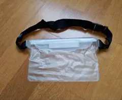 ストラップ付き　防水ウエストバッグ　クリア