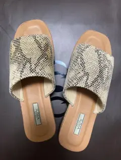 パイソン柄サンダル