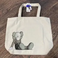 【新品・未使用】ユニクロ KAWS トートバッグ タグ付き
