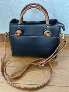 黒い合成皮革ショルダーバッグ