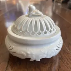 香炉 杉原一壺 有田焼 透かし 唐草 白磁 三脚香炉 初釜茶道具 茶道 有田焼 杉原一壺 透かし白磁 三脚 香炉【未使用品】 - メルカリ