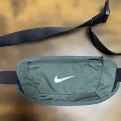 Nike グリーンウエストポーチ スマホ収納