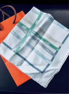 HERMÉS【Petit Carée 42×42 Bleus Clair】