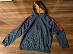 アンブロのウィンドブレーカーМ