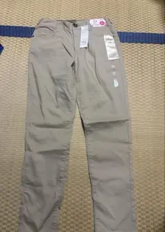 ベージュ スリムフィット 長ズボン 新品タグ付き